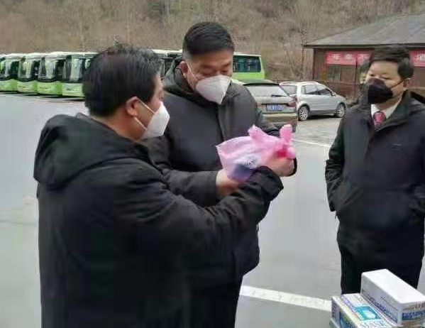 不忘初心勇担当，，，，，，，，我是党员我先上
